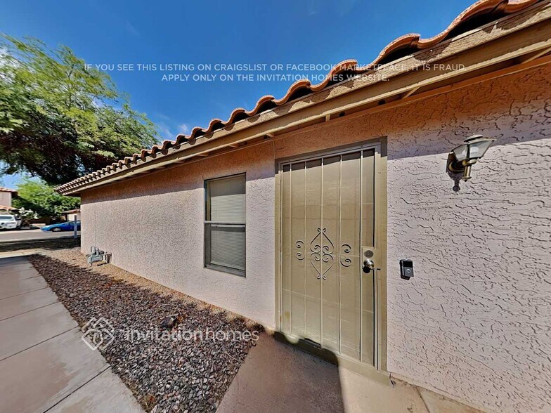 Building Photo - 4534 E Grove Ave