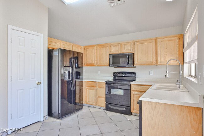 Building Photo - 11231 W Diana Ave