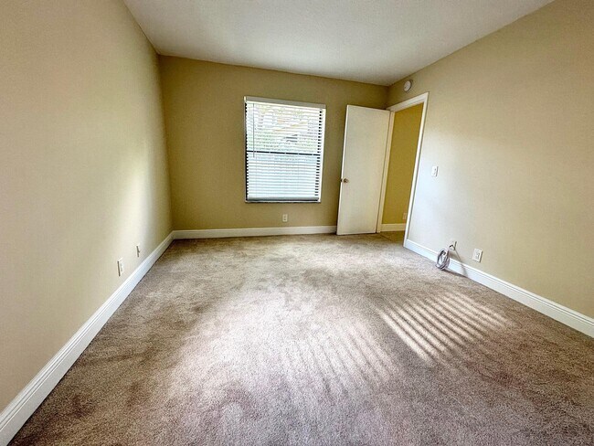 Building Photo - 21904 Lake Forest Cir