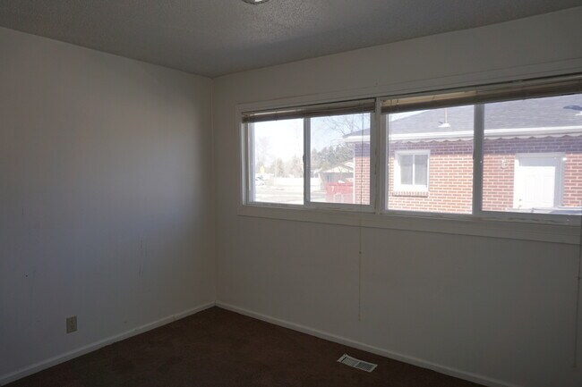 Building Photo - 3543 Valley Heights Dr