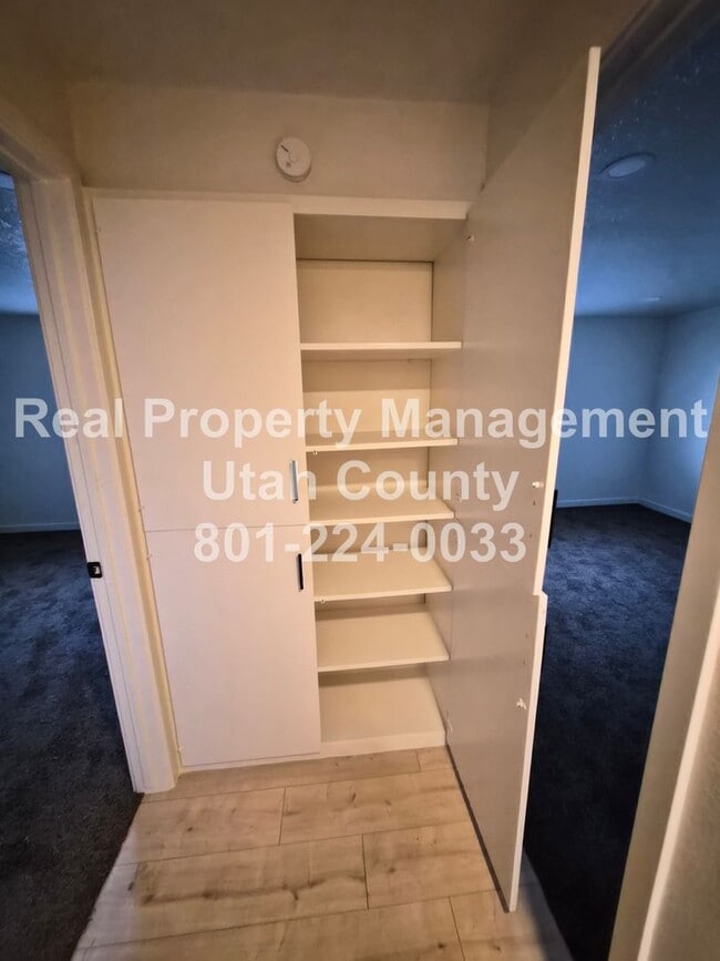 Building Photo - 1146 W 100 N