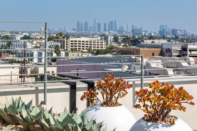 Building Photo - 6677 Santa Monica Blvd