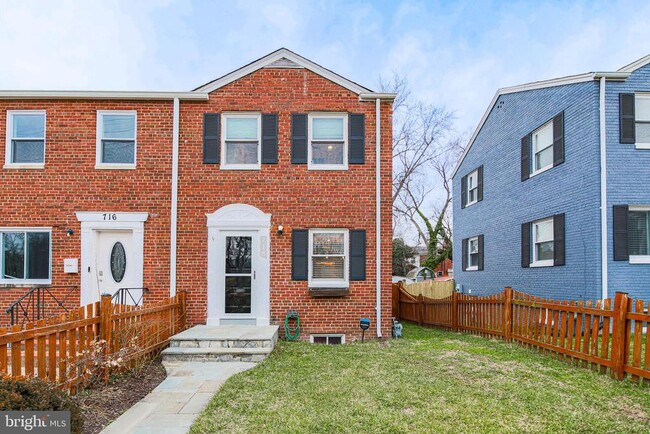 Building Photo - 718 S Payne St