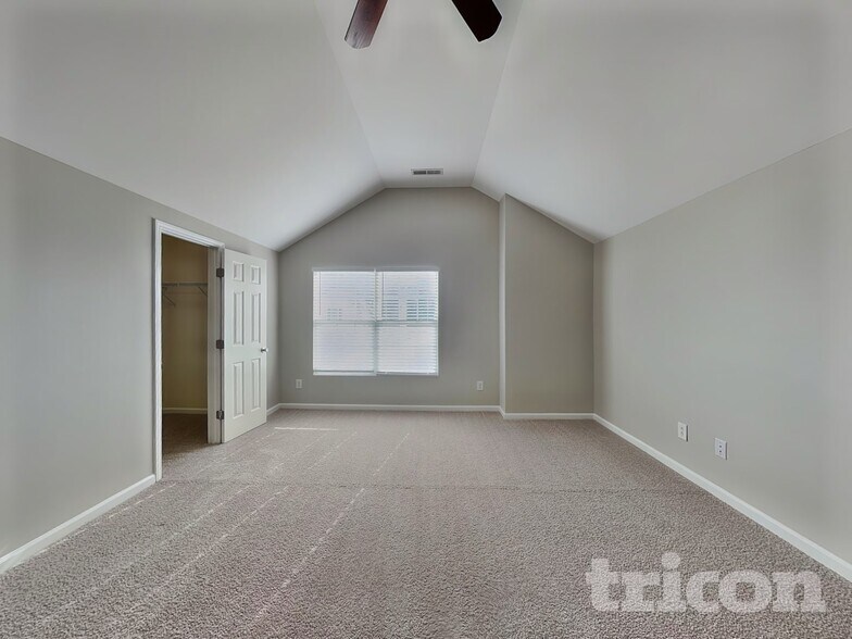 Building Photo - 3755 Burtons Barn St