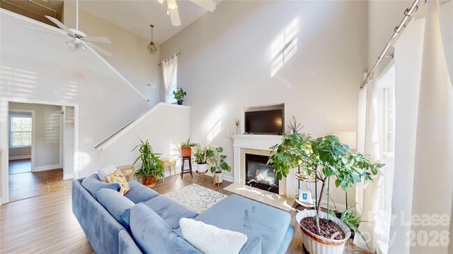 Building Photo - 447 Fawnbrook Ln