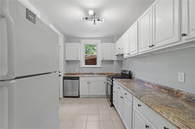 Building Photo - 2450 Starkamp St