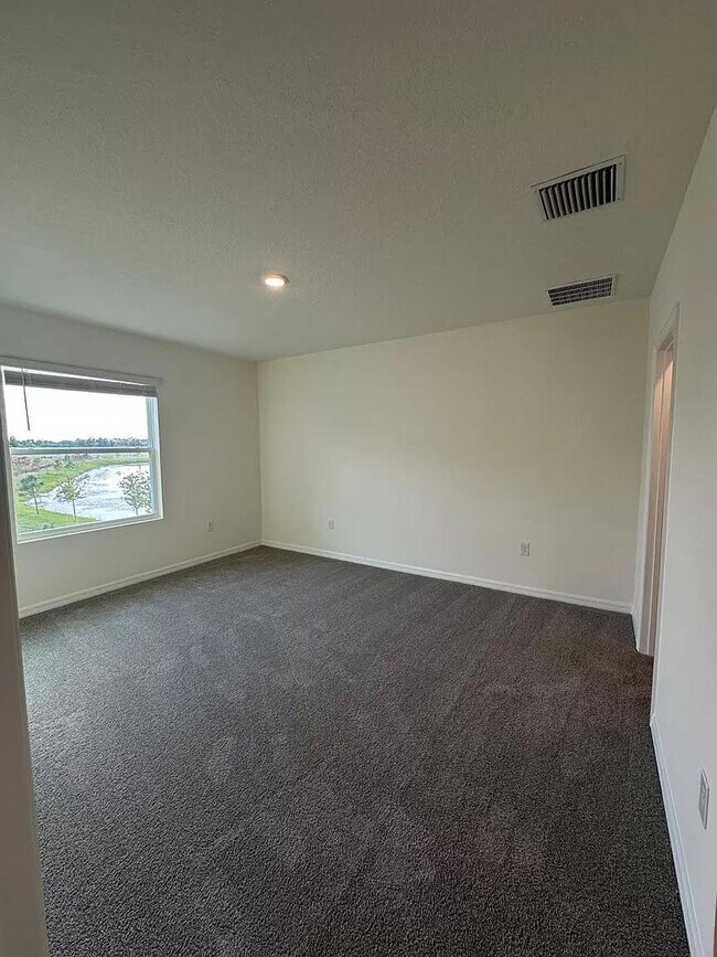 Building Photo - 3 Bedroom 2.5 Bath Townhouse