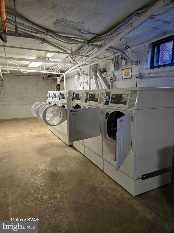 Building Photo - 6618 Boulevard View