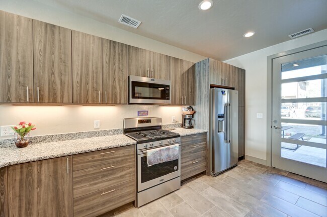 Building Photo - 1003 Fooses St