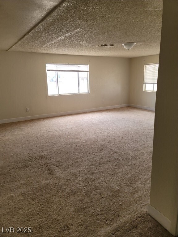 Building Photo - 664 Sky Rd