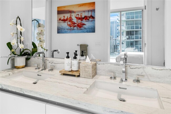 Building Photo - 700 NE 26th Terrace