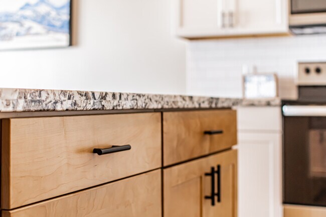 Building Photo - 380 S 3rd W