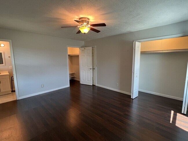 Building Photo - 3 Bedroom and Large Yard in South Springfield