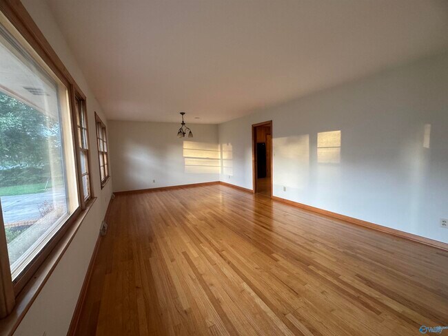 Building Photo - 2103 Shannonhouse Rd SW