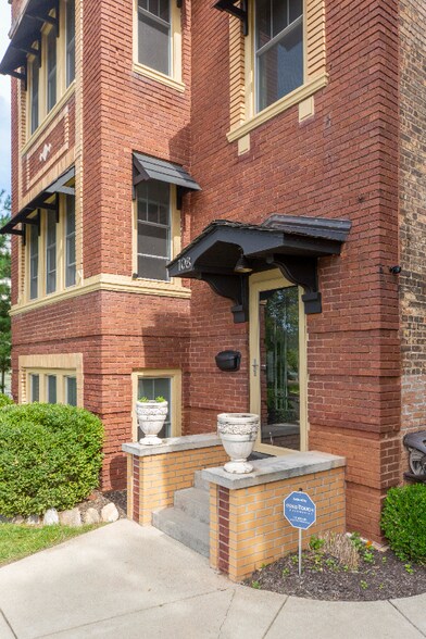 Building Photo - 108 S Notre Dame Ave