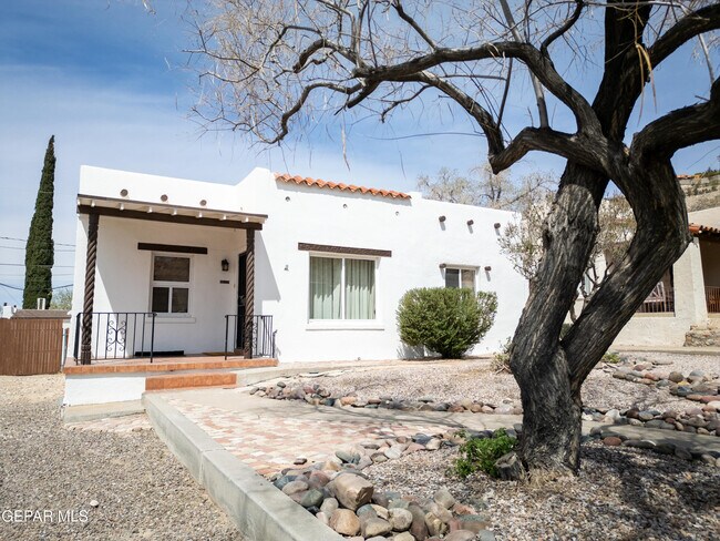 Building Photo - 1211 Mesita Dr
