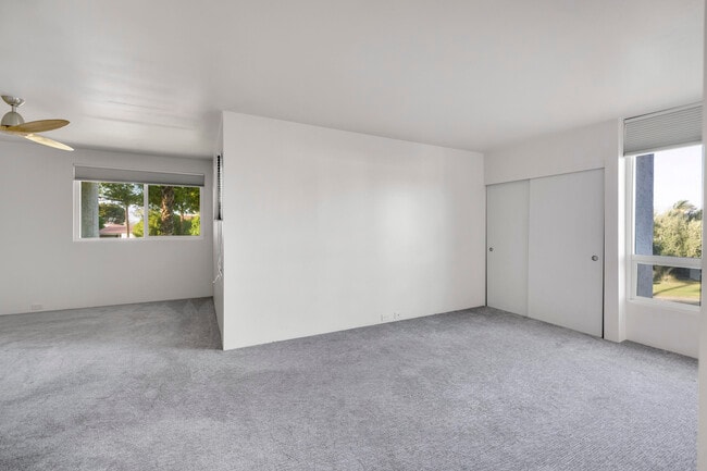 Building Photo - 2521 N Whitewater Club Dr