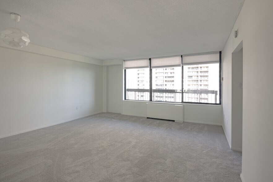 Livingroom - 3701 S George Mason Dr