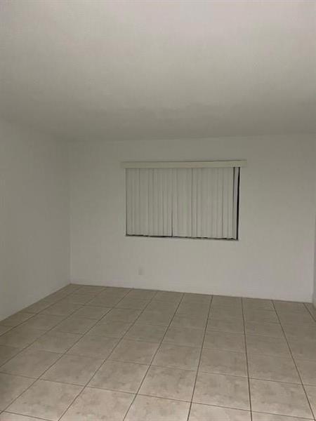 Building Photo - 380 Racquet Club Rd