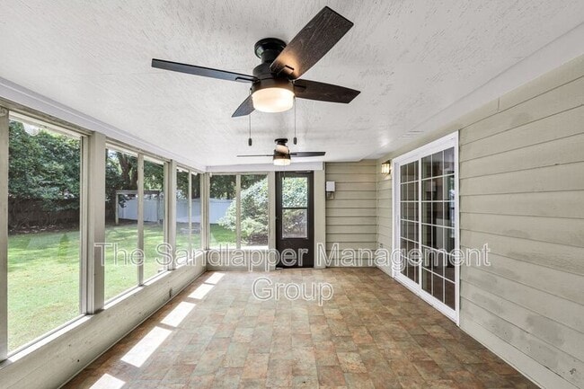 Building Photo - 18 Paddlecreek Ave