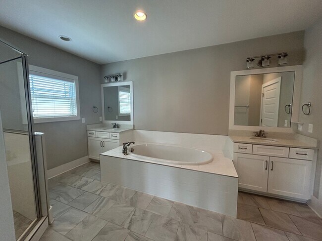 Building Photo - Stunning Home in Melrose 12 South Area...D...