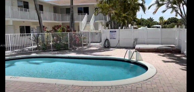 Building Photo - 1856 NE 46th St