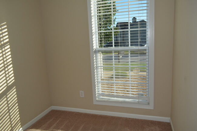 Building Photo - 3012 Nancy Dr