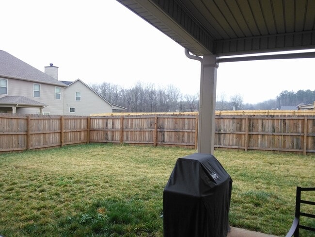 Building Photo - Beautiful 5 Bedroom, 3 Bath home located n...