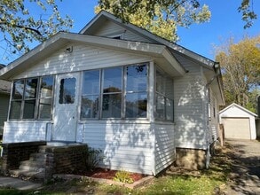 Building Photo - 4 Bedroom Single Family Home VCL