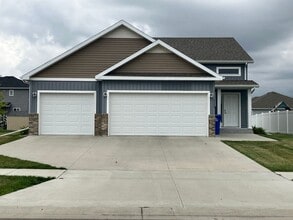 Building Photo - 4 Bed 3 Bath Single Family Home