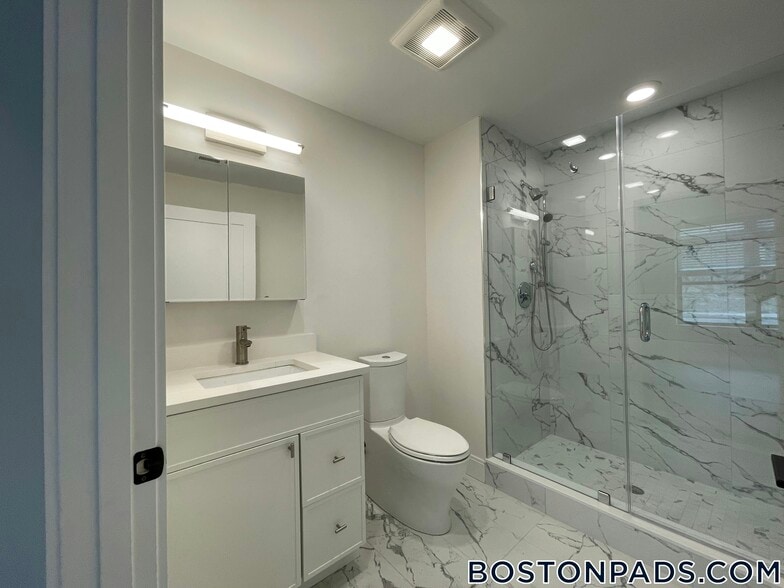 Building Photo - 157 Everett St