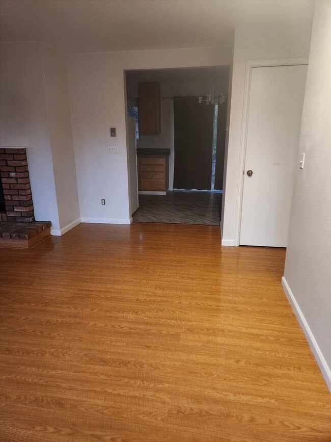 Building Photo - 2516 W Plum St