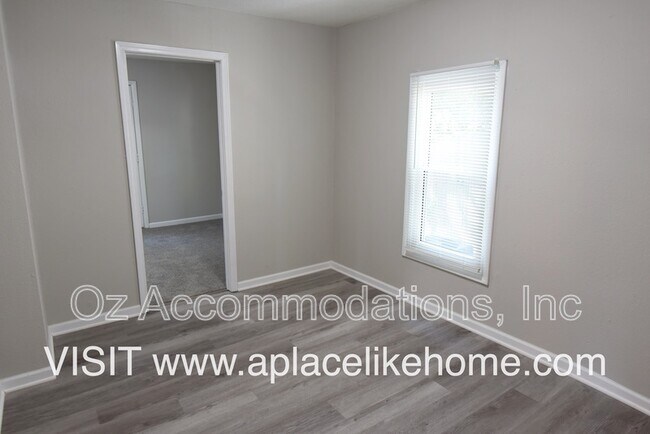 Building Photo - 1514 N Spring St