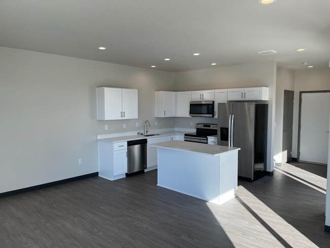 Building Photo - 1005 Greenfield Dr
