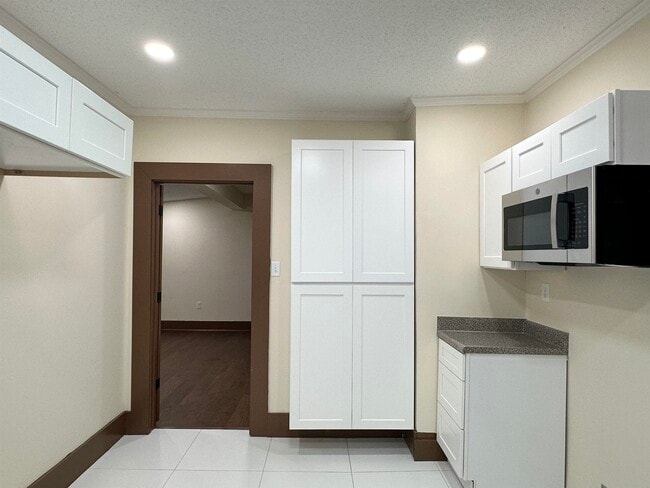 Building Photo - 492 Lundee St