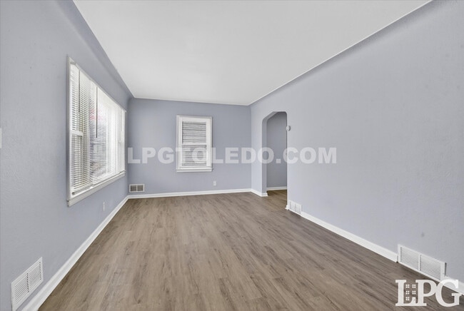 Building Photo - 1665 Burgoyne Dr