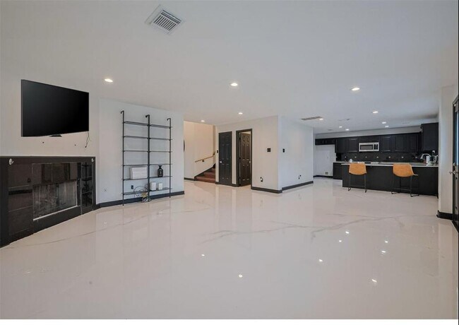 Building Photo - 13703 Broad Oaks Ln