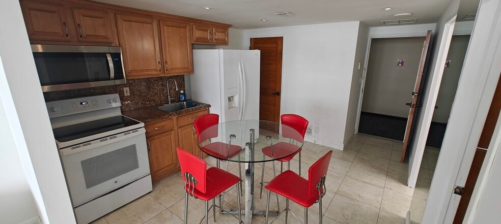 Building Photo - 801 Brickell Bay Dr