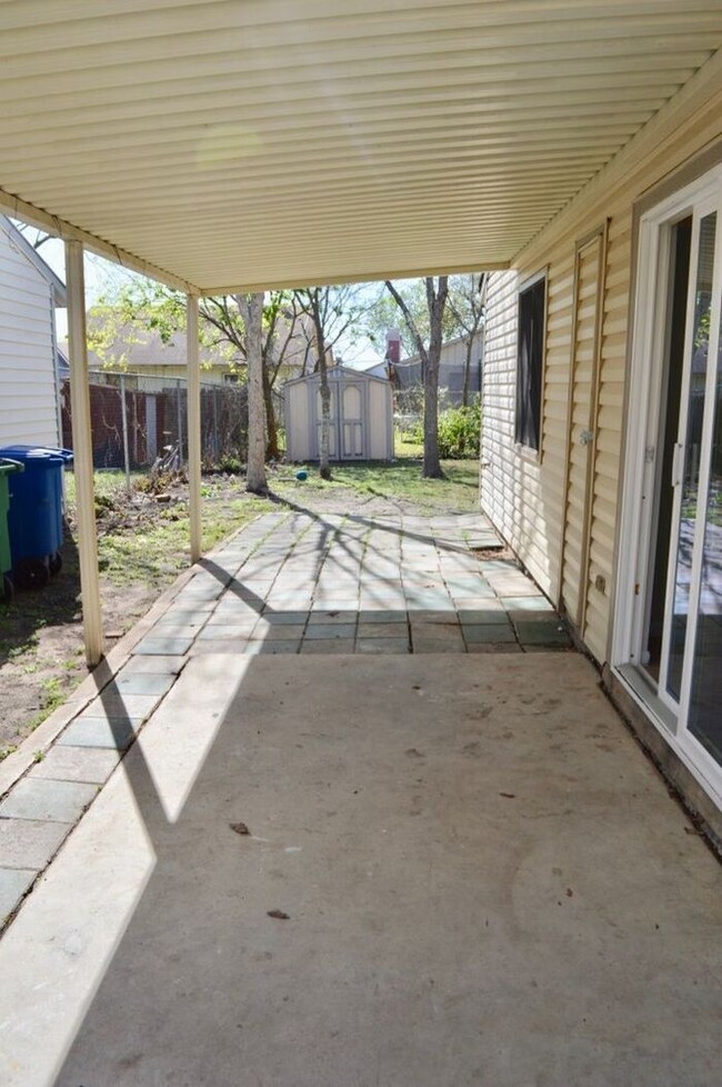 Building Photo - Charming & Newly Remodeled 2 bed 1 bath home