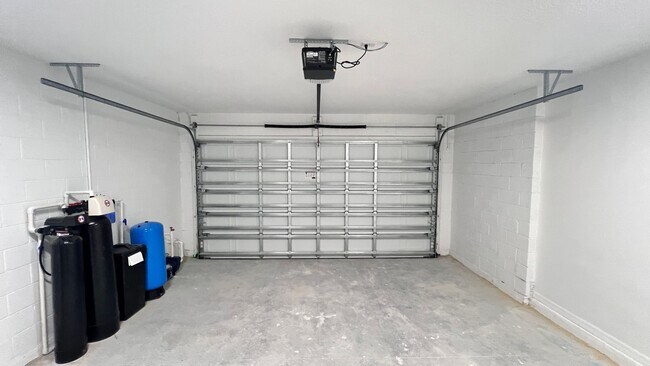 Building Photo - Spacious 3-Bedroom Home with Garage & Pati...