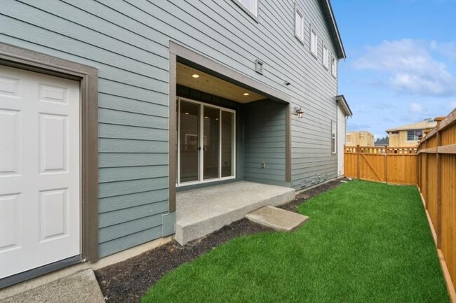 Building Photo - 3 bedroom in Bonney Lake WA 98391