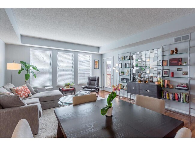 Building Photo - 545 N 1st St