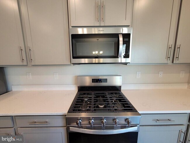 Building Photo - 754 Union St