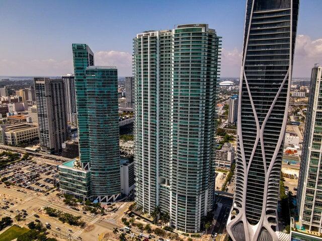 Building Photo - 900 Biscayne Blvd