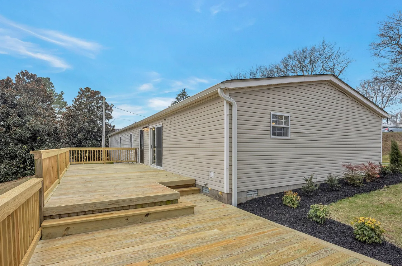 Building Photo - 15 Lakeview Dr
