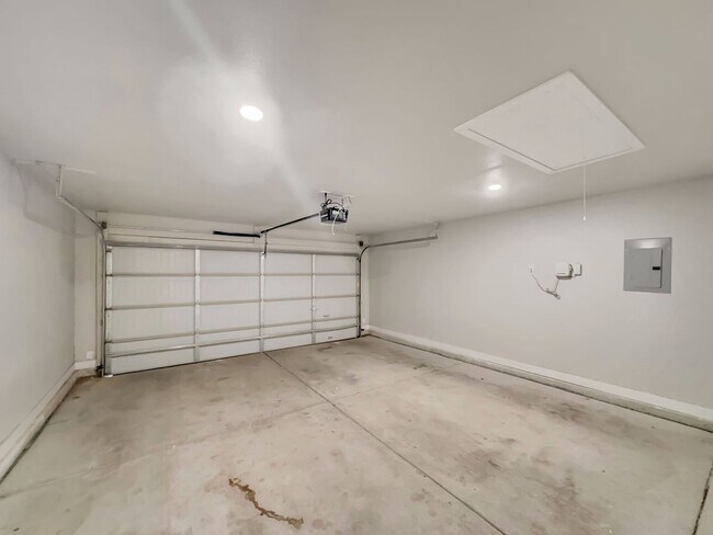 Building Photo - Fabulous 3/2/2 home in Bell Farms - Cooper...