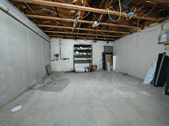 Building Photo - 2879 Hope Ridge Dr