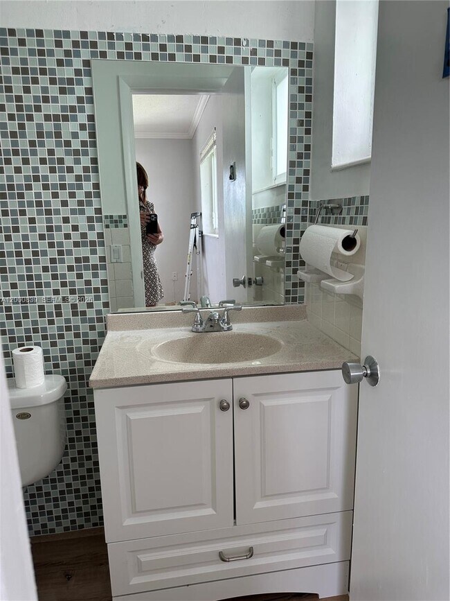 Building Photo - 2415 Lincoln St