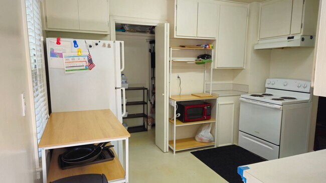 Building Photo - BG Properties, L.L.C.