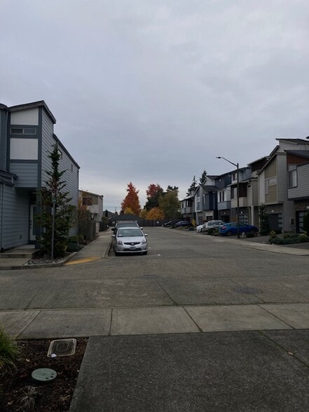 Building Photo - 14450 SW Aiken Ln